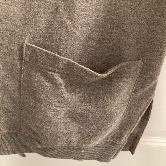 American Eagle Cardigan grey mid sleeve - Picture 2 of 5